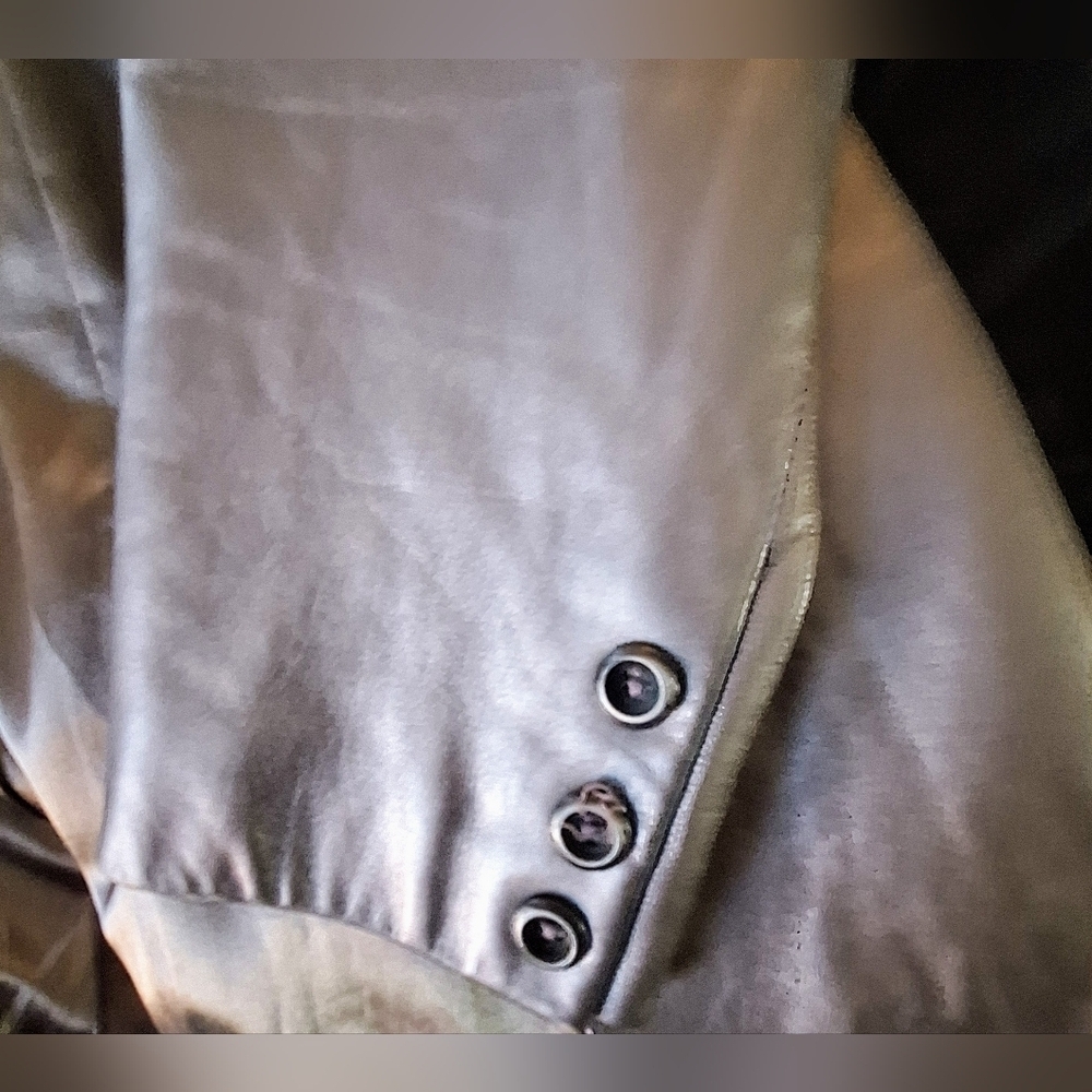 Neiman Marcus VAKKO New York 7/8" Length Pewter Metallic Genuine Leather Coat - Picture 7 of 9